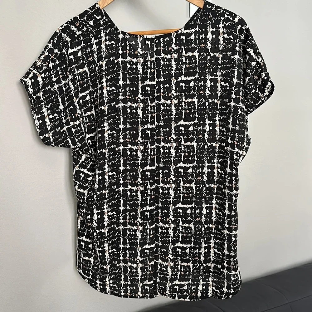 Patterned Blouse - Picture 2 of 5